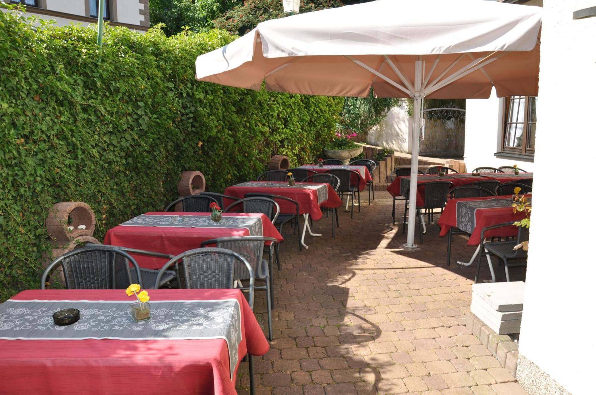 Hotel Restaurant Zum Schwan Mettlach Exterior photo