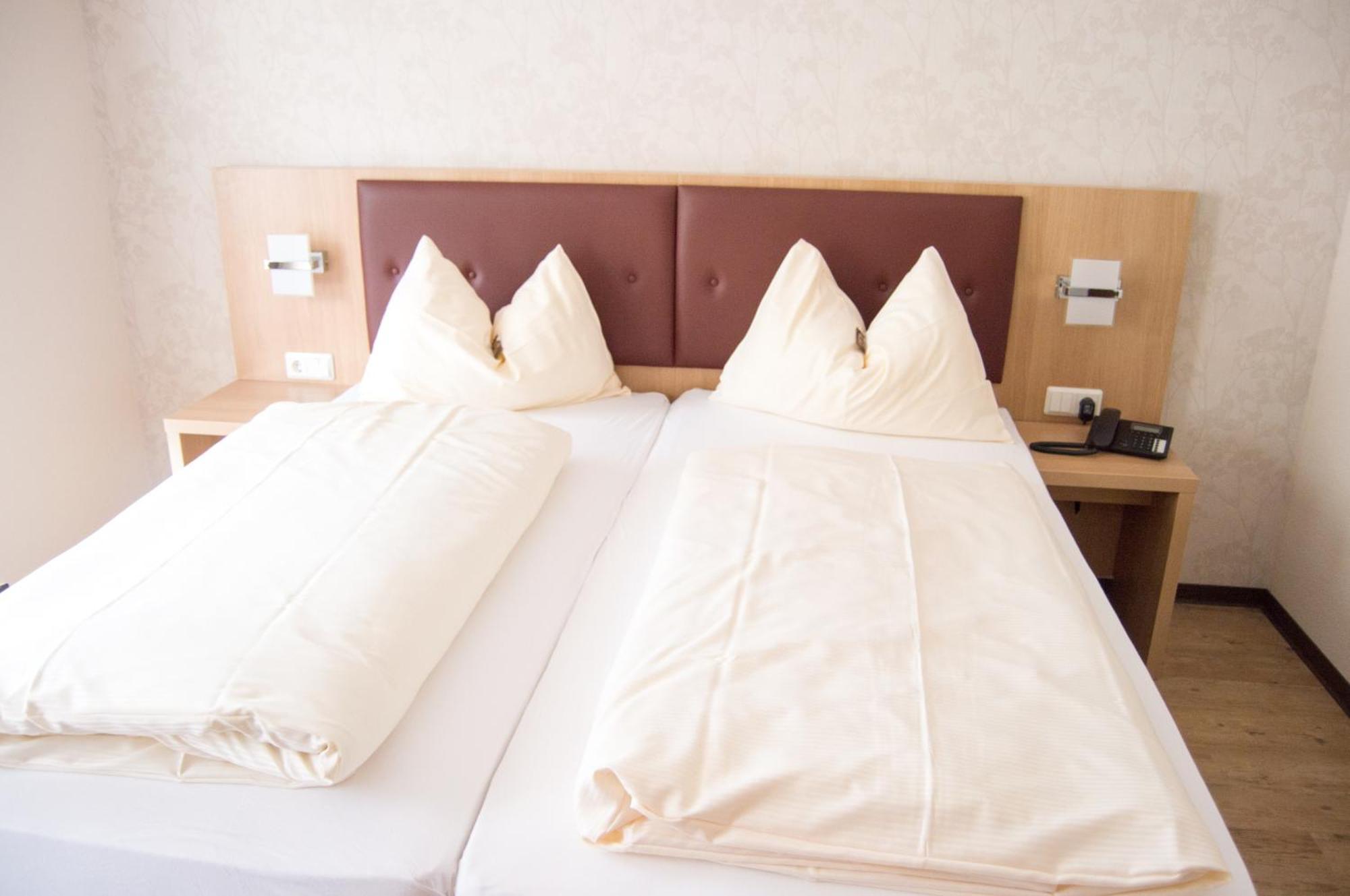 Hotel Restaurant Zum Schwan Mettlach Room photo