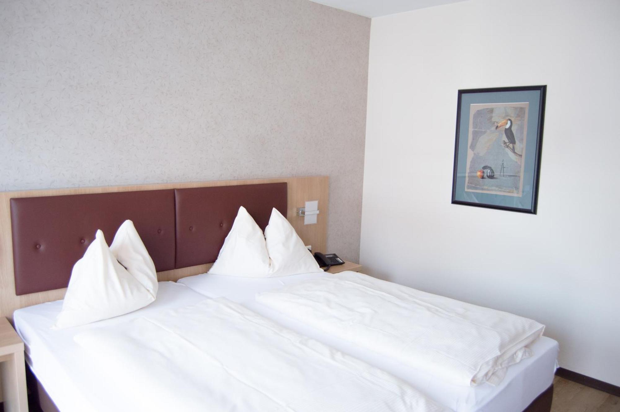 Hotel Restaurant Zum Schwan Mettlach Room photo