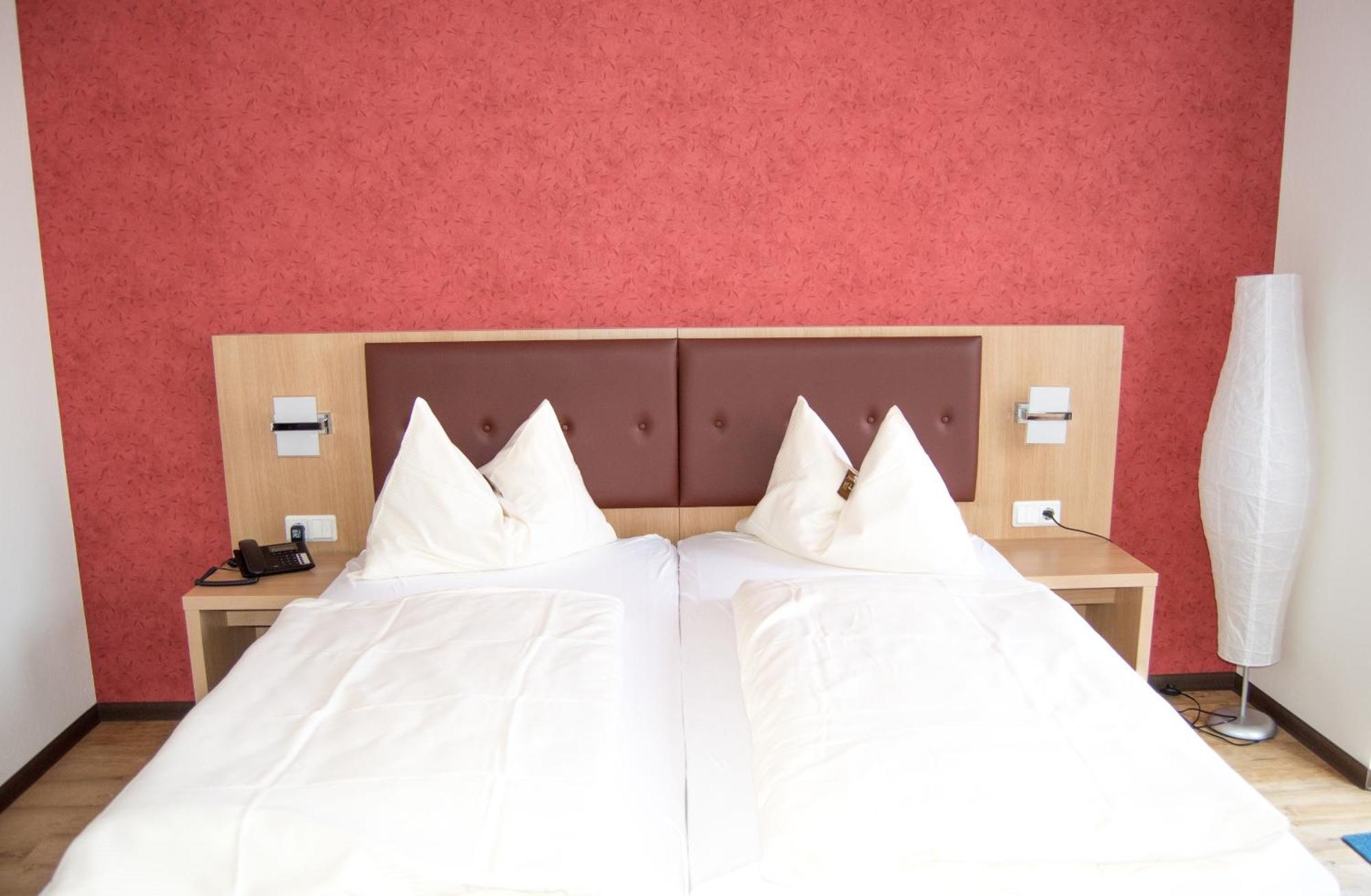 Hotel Restaurant Zum Schwan Mettlach Room photo