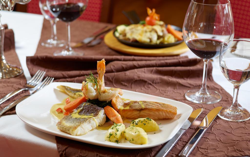 Hotel Restaurant Zum Schwan Mettlach Exterior photo