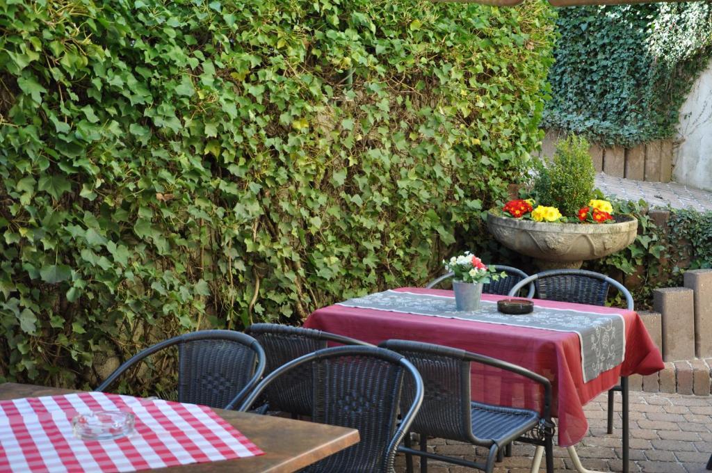 Hotel Restaurant Zum Schwan Mettlach Exterior photo